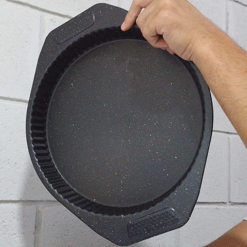 Tartera De Acero Negro Granito Redondo 35.5x30x4 Cm